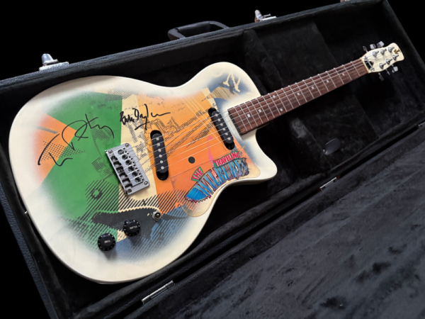 ORIGINAL 1989 TW GRETSCH GUITAR SIGNED BY TOM PETTY AND BOB DYLAN - Image 2