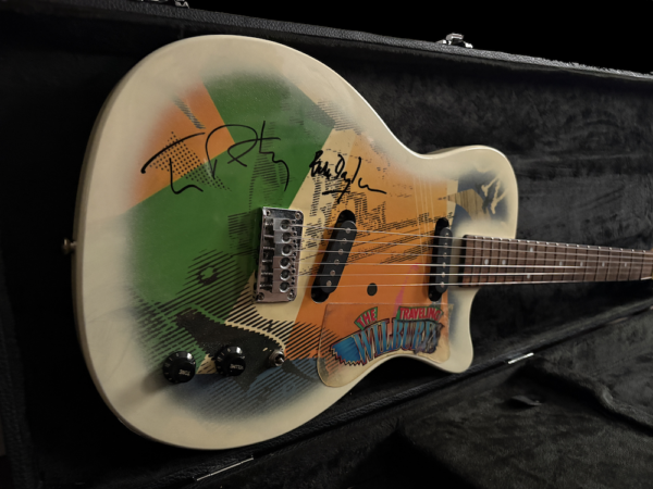 ORIGINAL 1989 TW GRETSCH GUITAR SIGNED BY TOM PETTY AND BOB DYLAN - Image 3