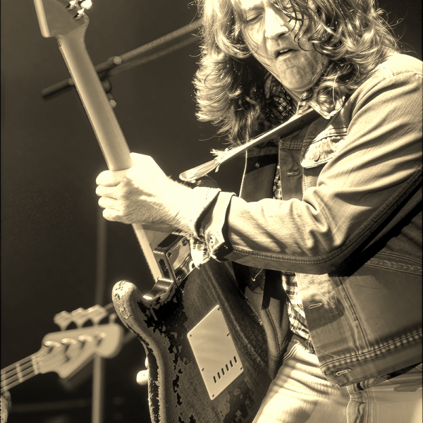 RORY GALLAGHER VINTAGE '92 FENDER STRATOCASTER GUITAR SIGNED - Image 6