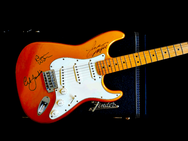 🔥 HOT GUITAR AUCTION!! THE BEACH BOYS  RARE SIGNED AUTOGRAPHED FENDER GUITAR, IAS CERTIFIED 🔥 - Image 4
