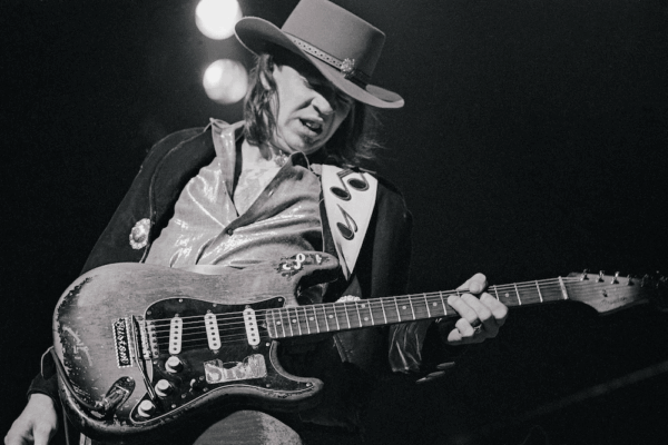 SRV STEVIE RAY VAUGHAN VINTAGE SUNBURST FENDER STRATOCASTER SIGNED, IAS CERTIFIED - Image 6