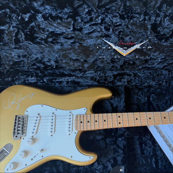 🔥 TAYLOR SWIFT GOLD FENDER GUITAR SIGNED 🔥 - Image 4