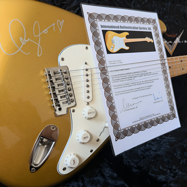 🔥 TAYLOR SWIFT GOLD FENDER GUITAR SIGNED 🔥 - Image 5