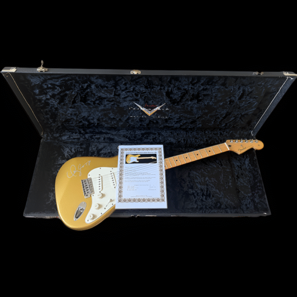 🔥 TAYLOR SWIFT GOLD FENDER GUITAR SIGNED 🔥 - Image 6